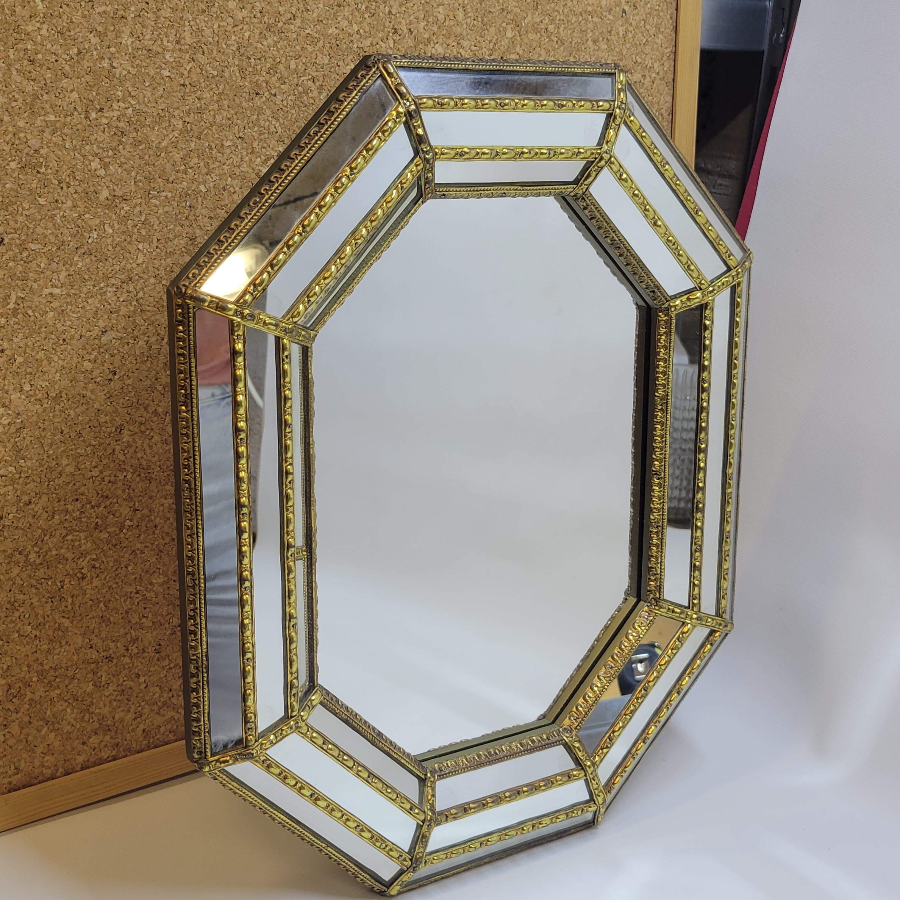 Miroir Mural Octogonal A Facettes Orné De Laiton Style Vénitien