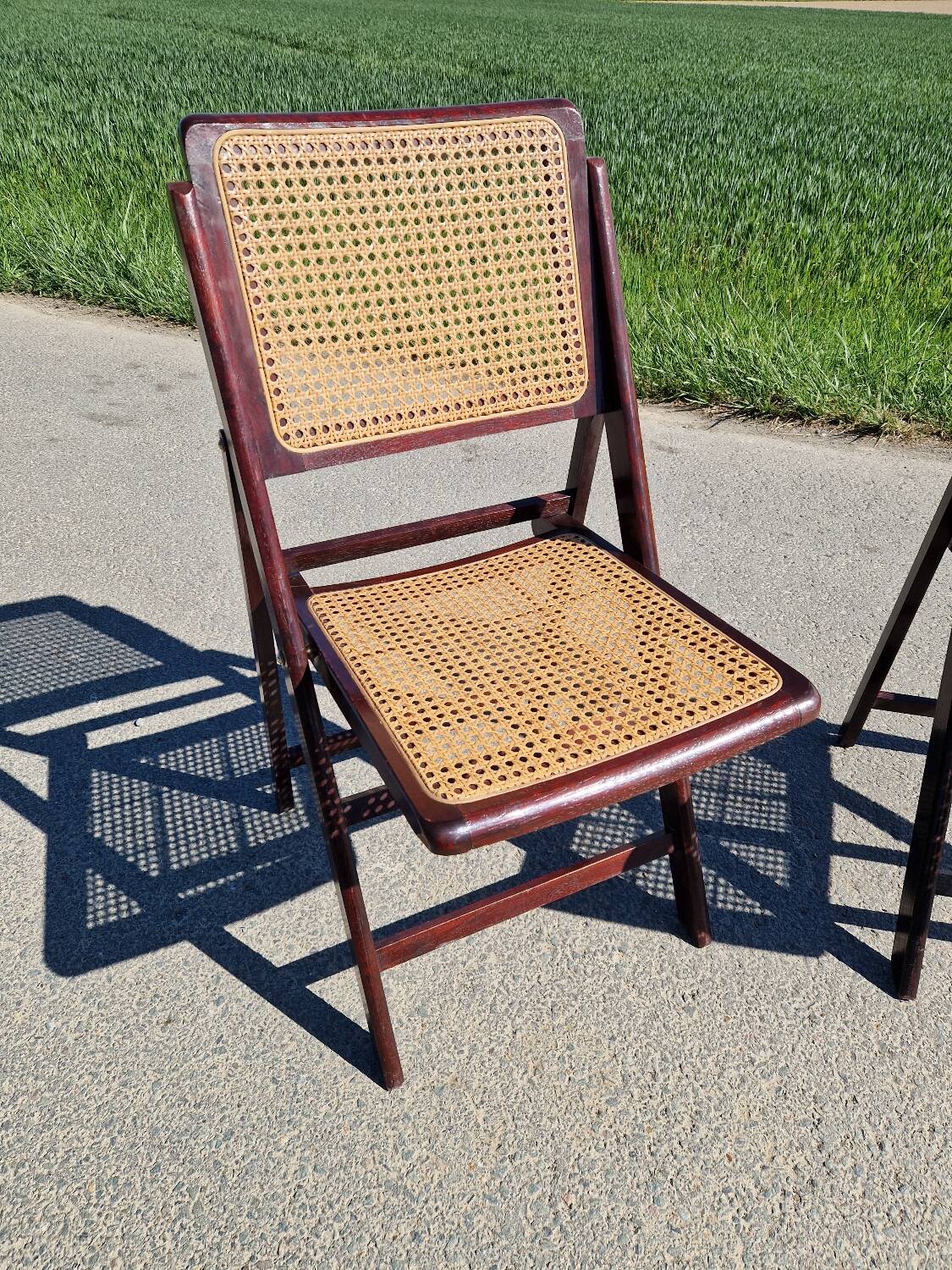 Set of 2 folding chairs in wood and cane.