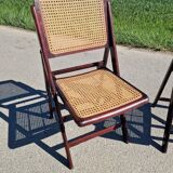 Set of 2 folding chairs in wood and cane.