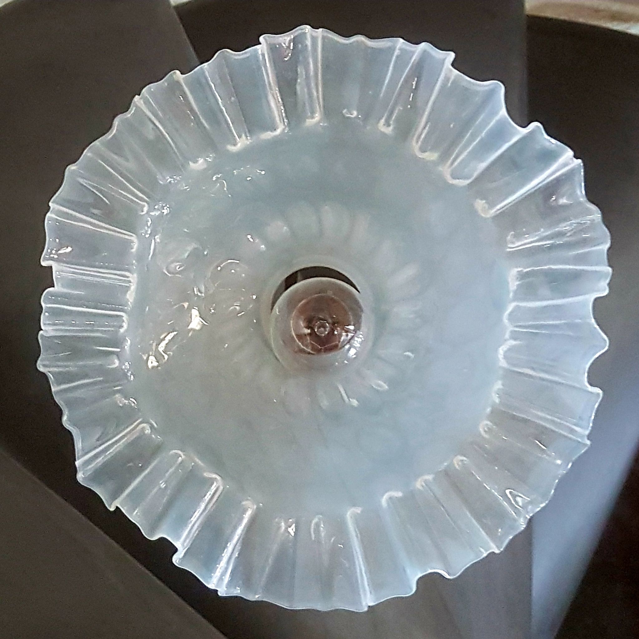 Skirted glass suspension