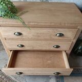 Wooden chest of drawers