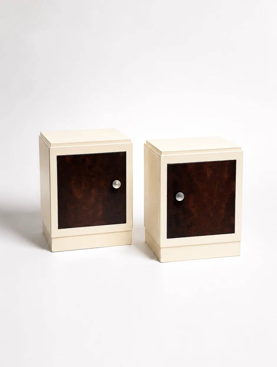 Paire de tables de nuit modernistes Art Déco tardif