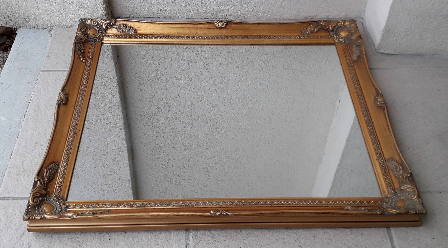 Rectangular gold mirror