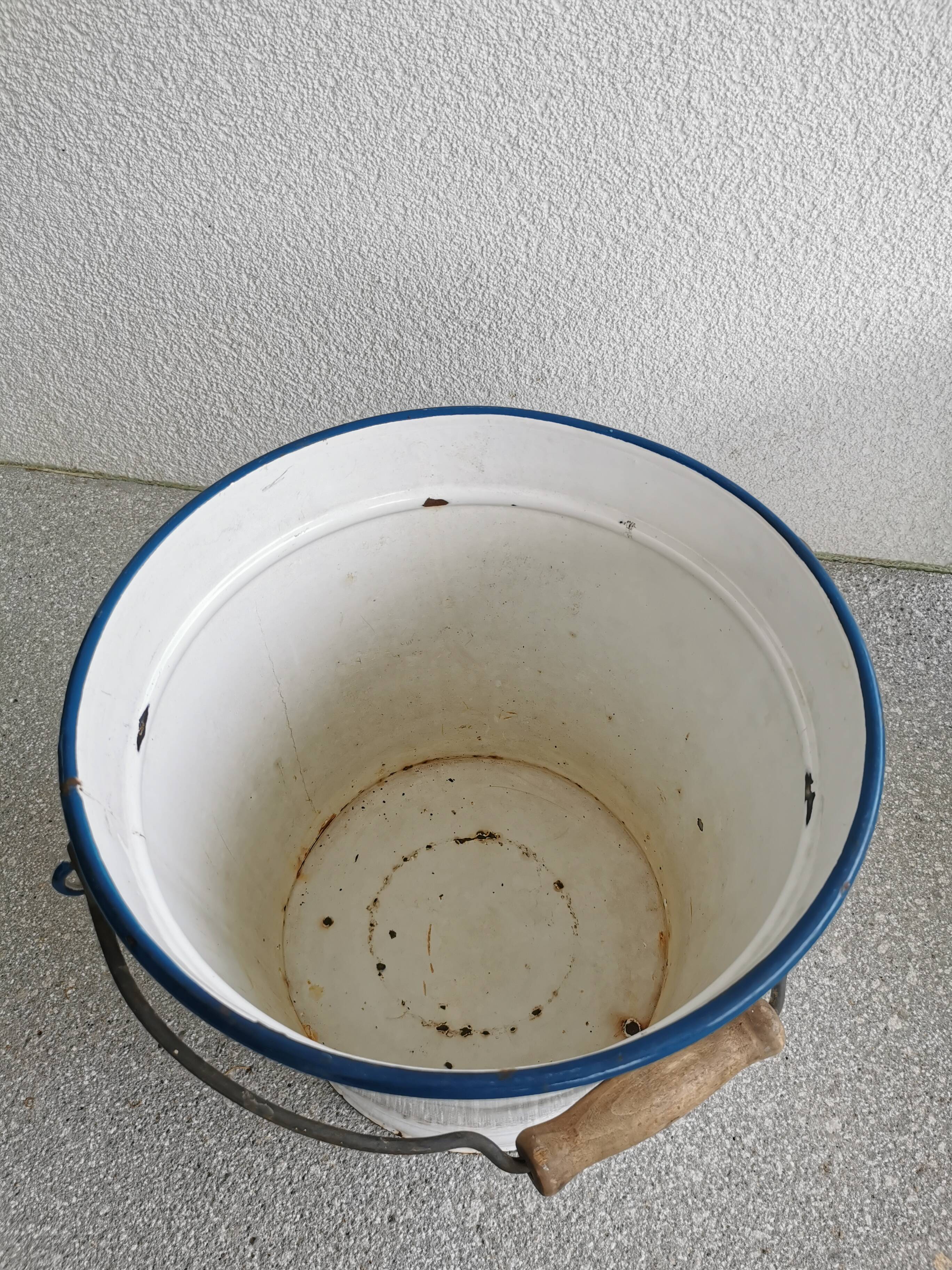 Set of 4 Vintage White Enamel Bucket Planter: 1970s EMO Celje Yugoslavia
