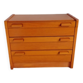 Wooden chest of drawers