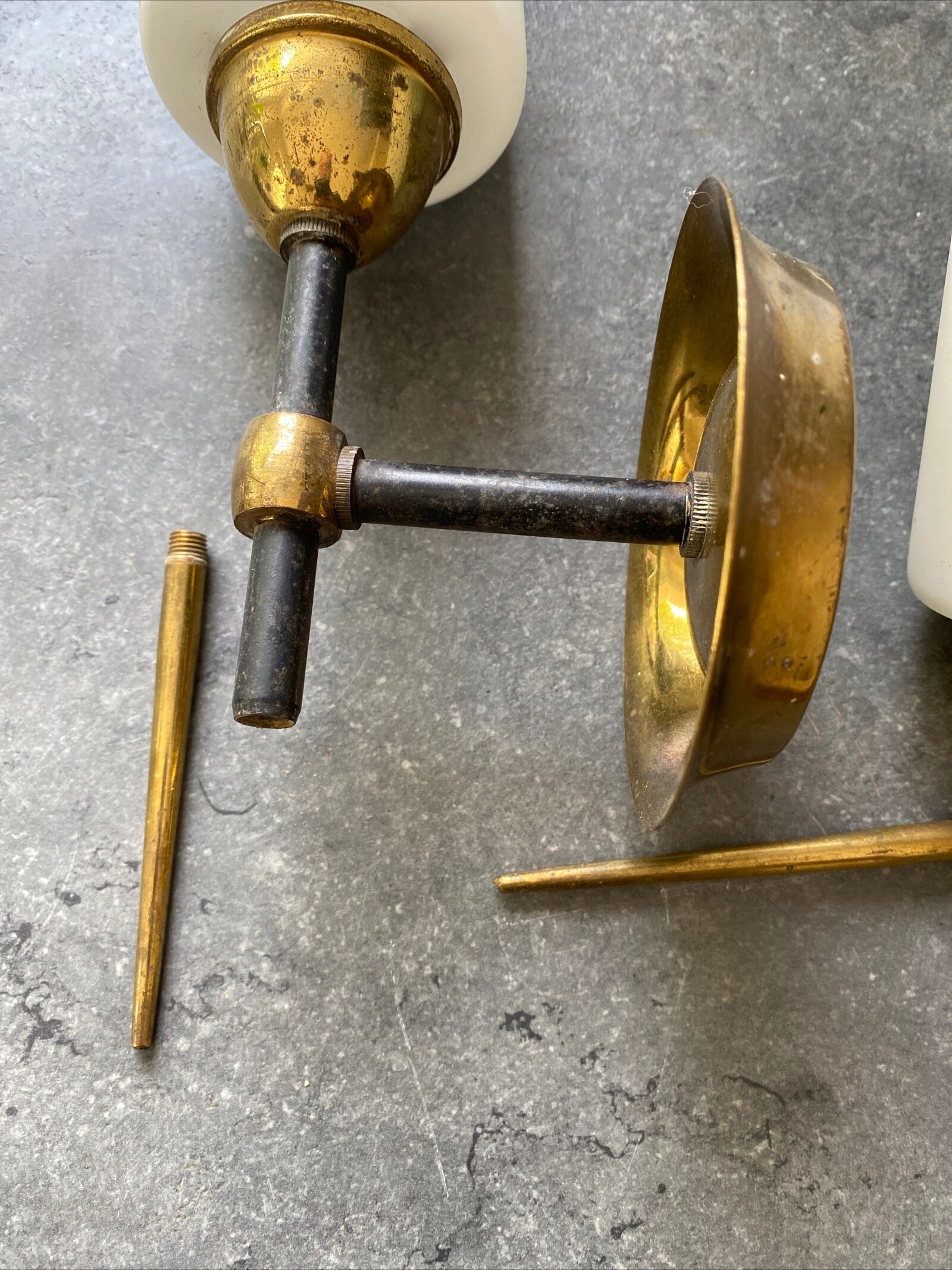 Brass and opaline wall lamp 1950/60