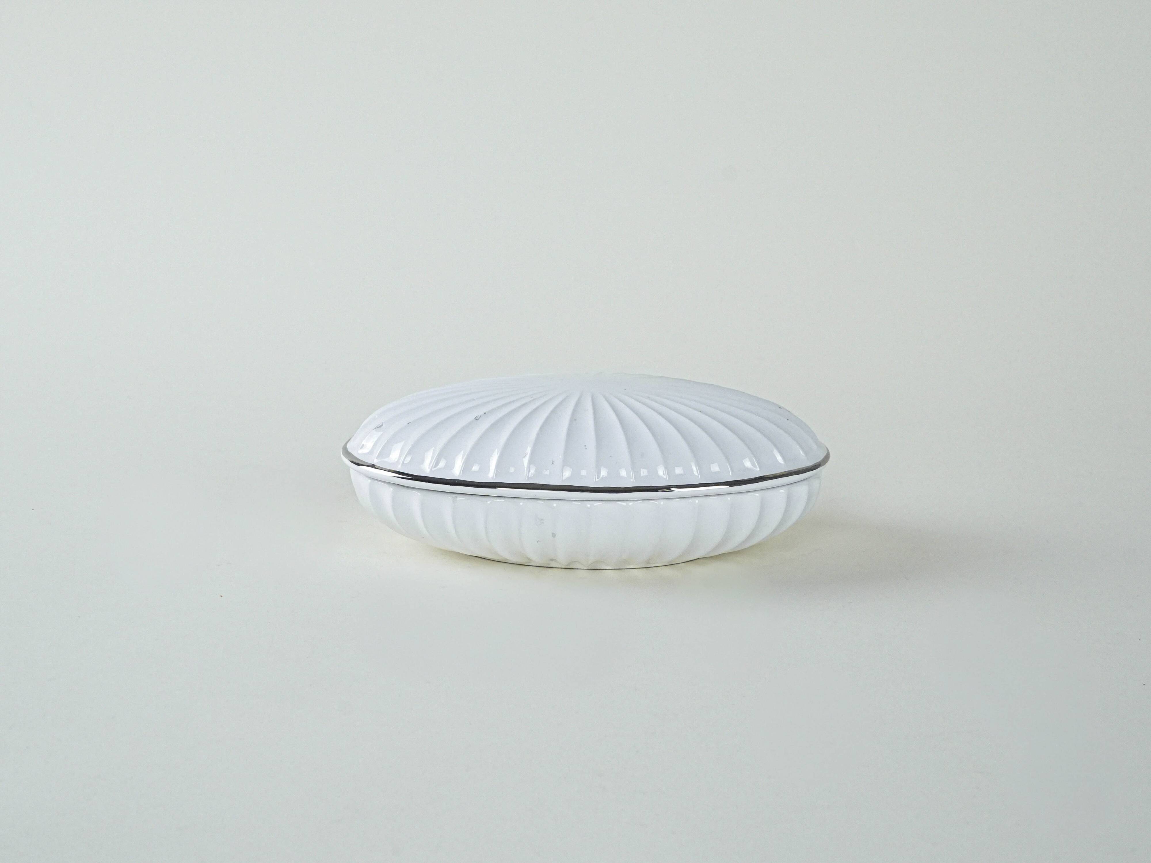 Porcelain seashell box, Italian design, 1970s, production: Italy