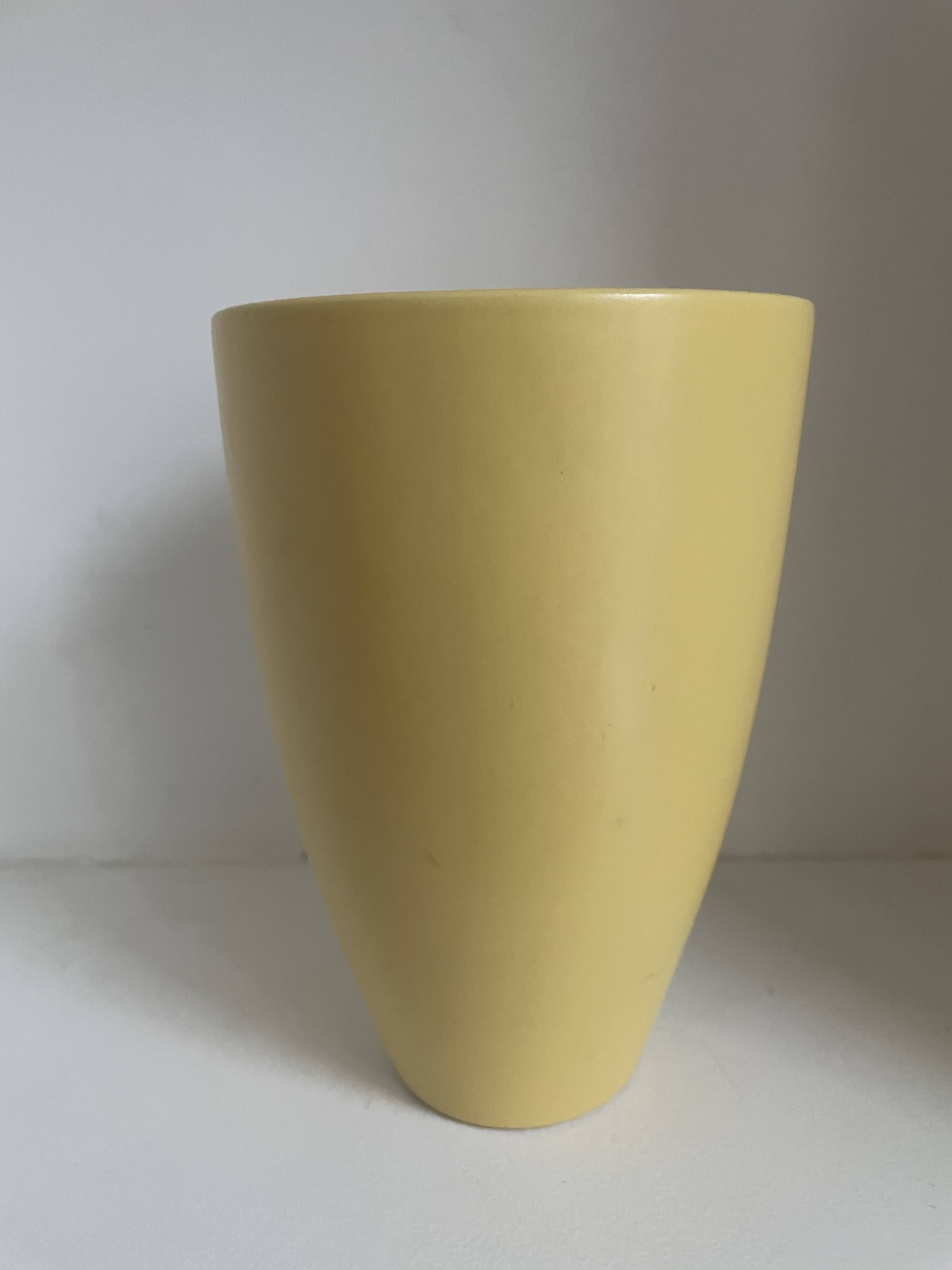 Set of 20 decorative items