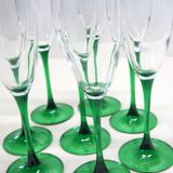 8 large green stem champagne flutes in very good condition.