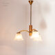 Lustre mid-century en or brossé avec abat-jour en verre nervuré g.v. luminaires