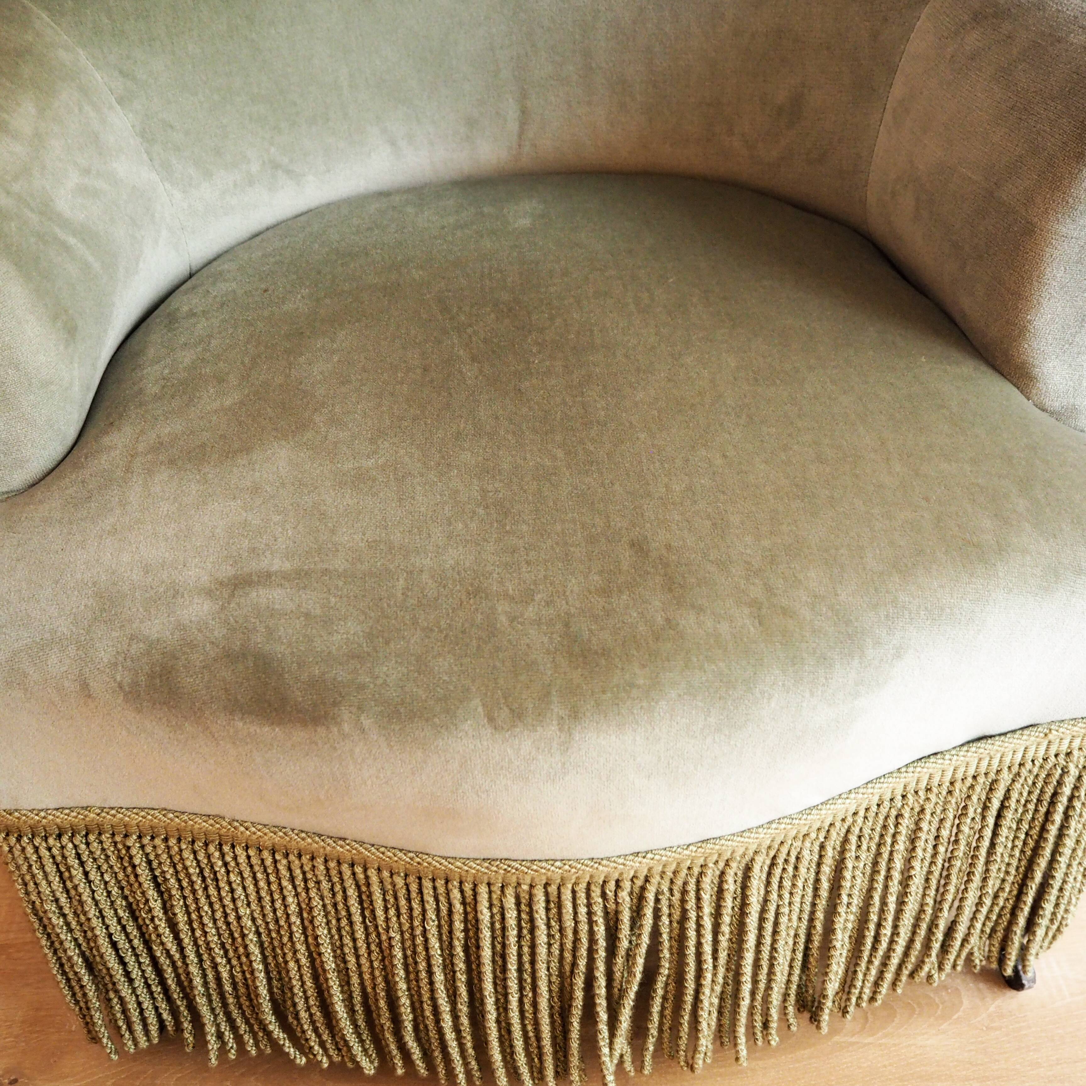 Vintage toad chair in green velvet