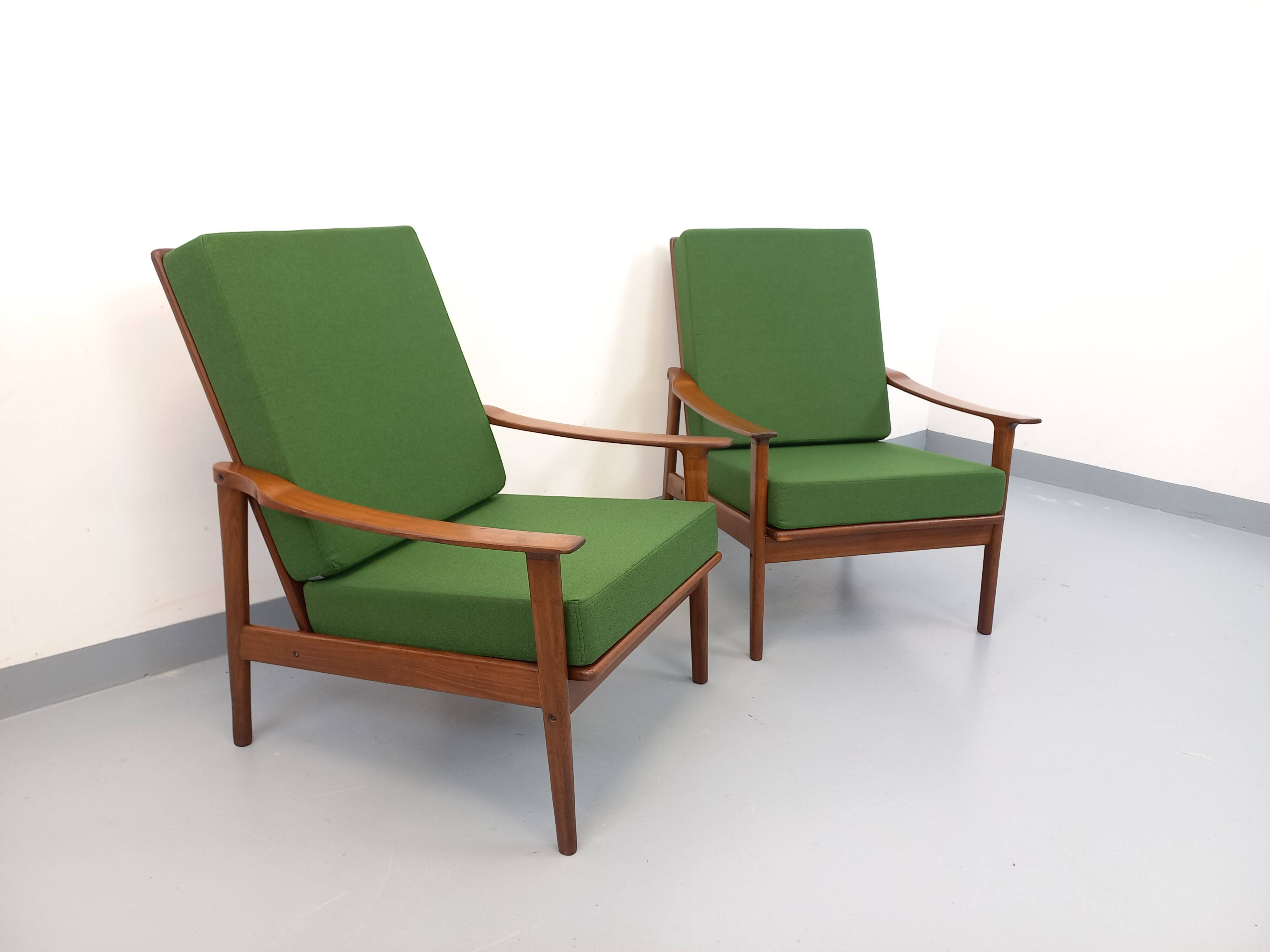Paire de fauteuils scandinaves vintage en teck et tissu vert des années 60