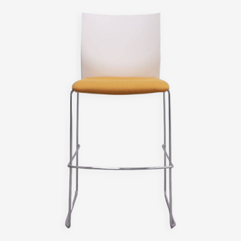 Tabouret haut Majencia en tissu orange et en plastique blanc