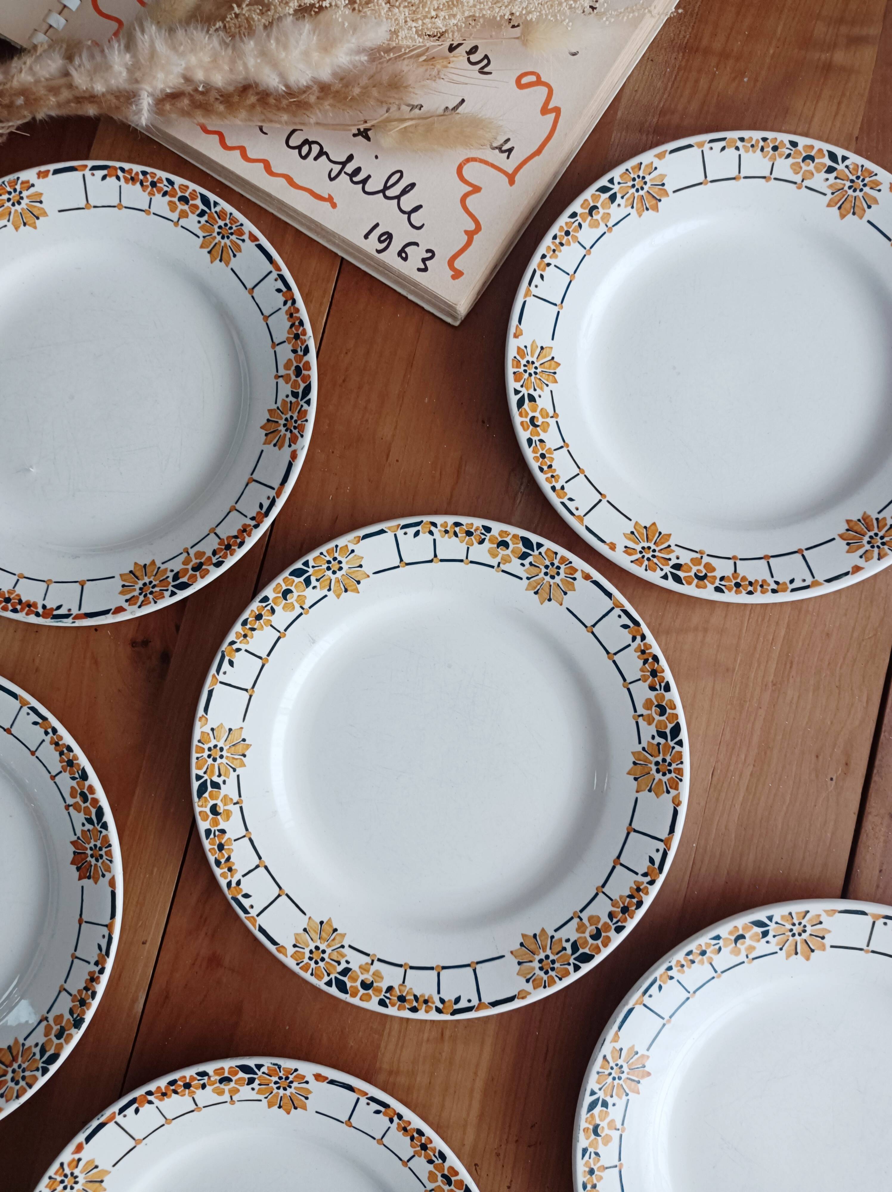 Set of 6 Ceranord dinner plates