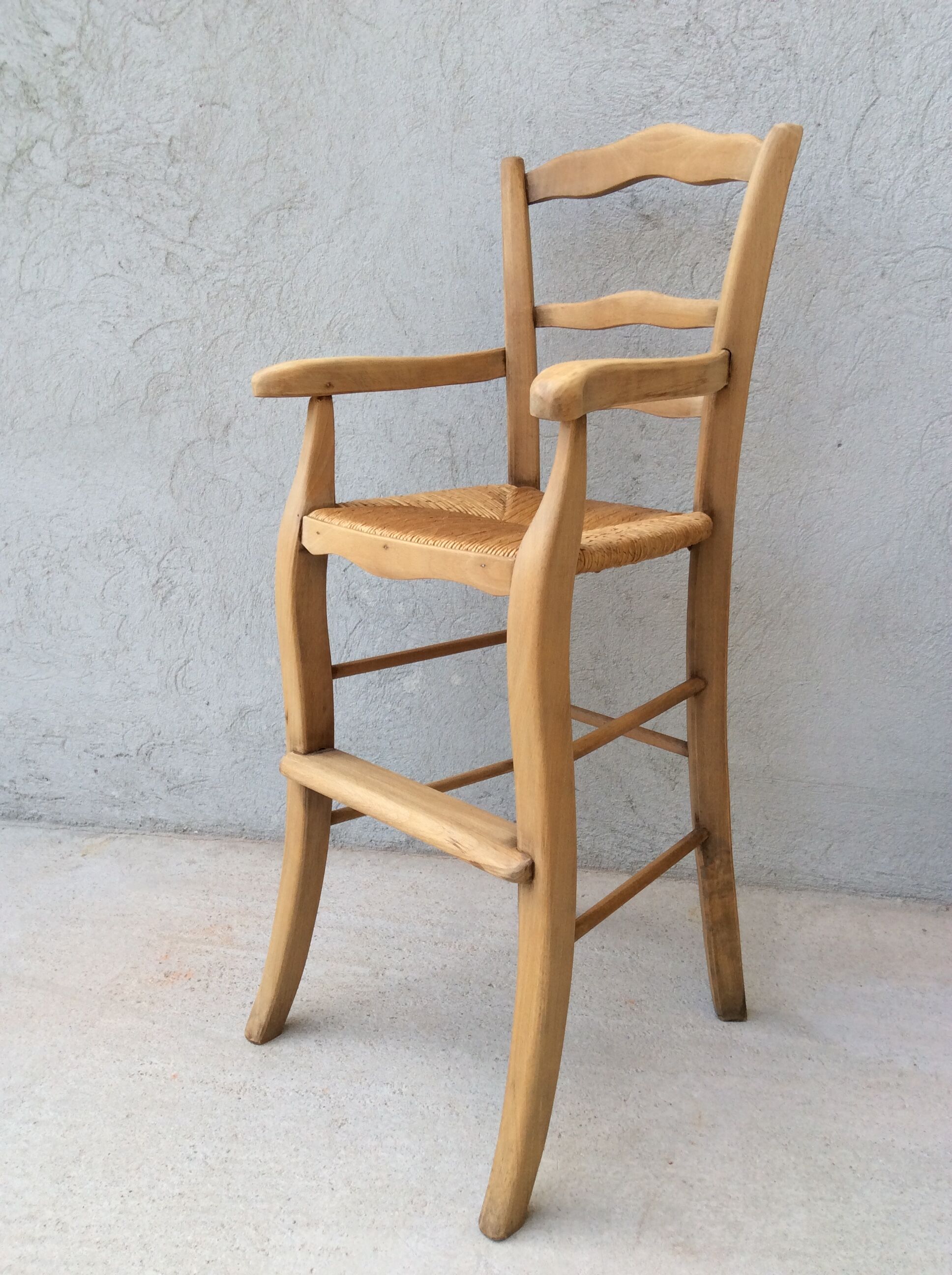 High chair for children in mulched seated wood