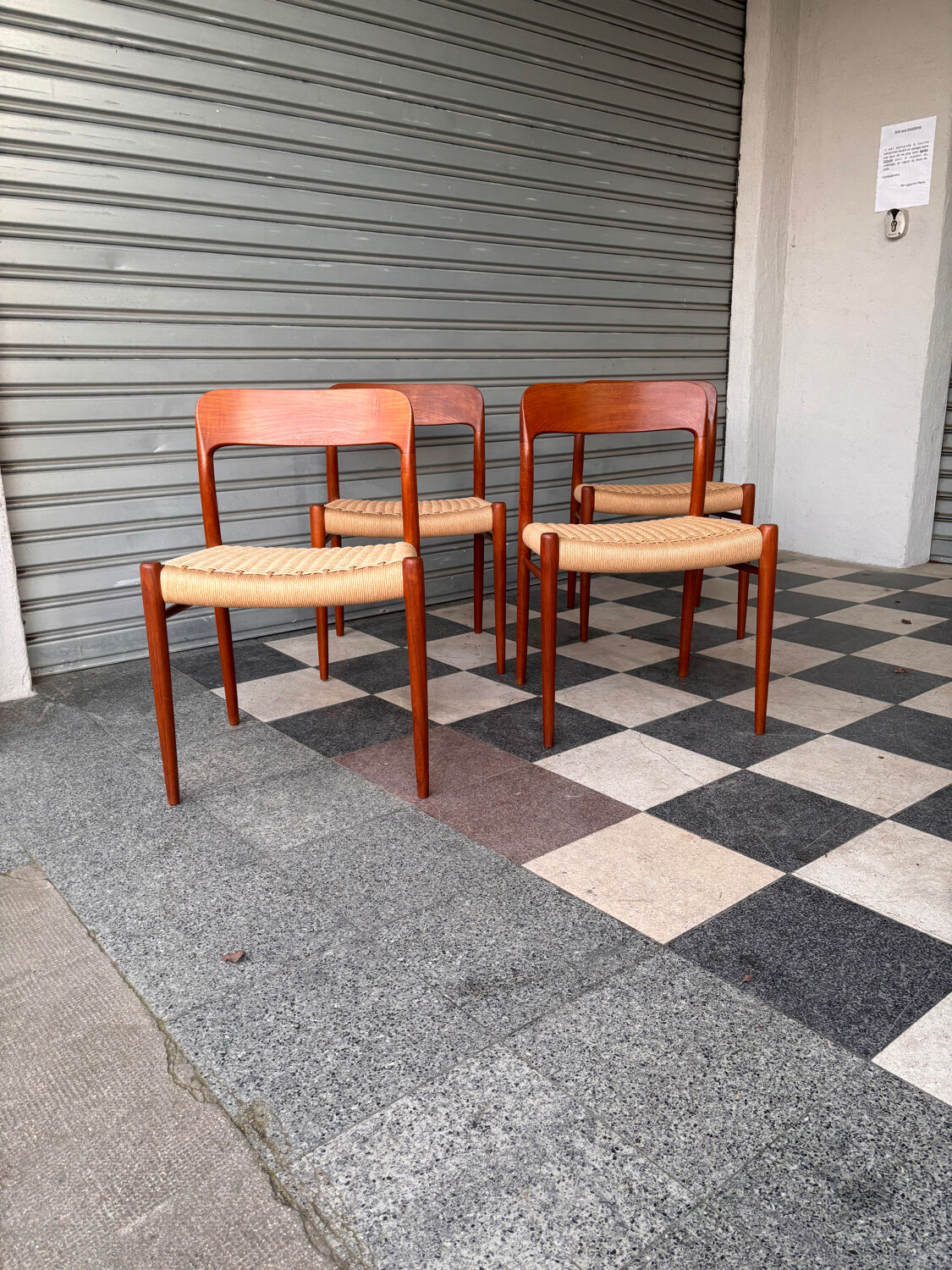 Moller 75 chairs