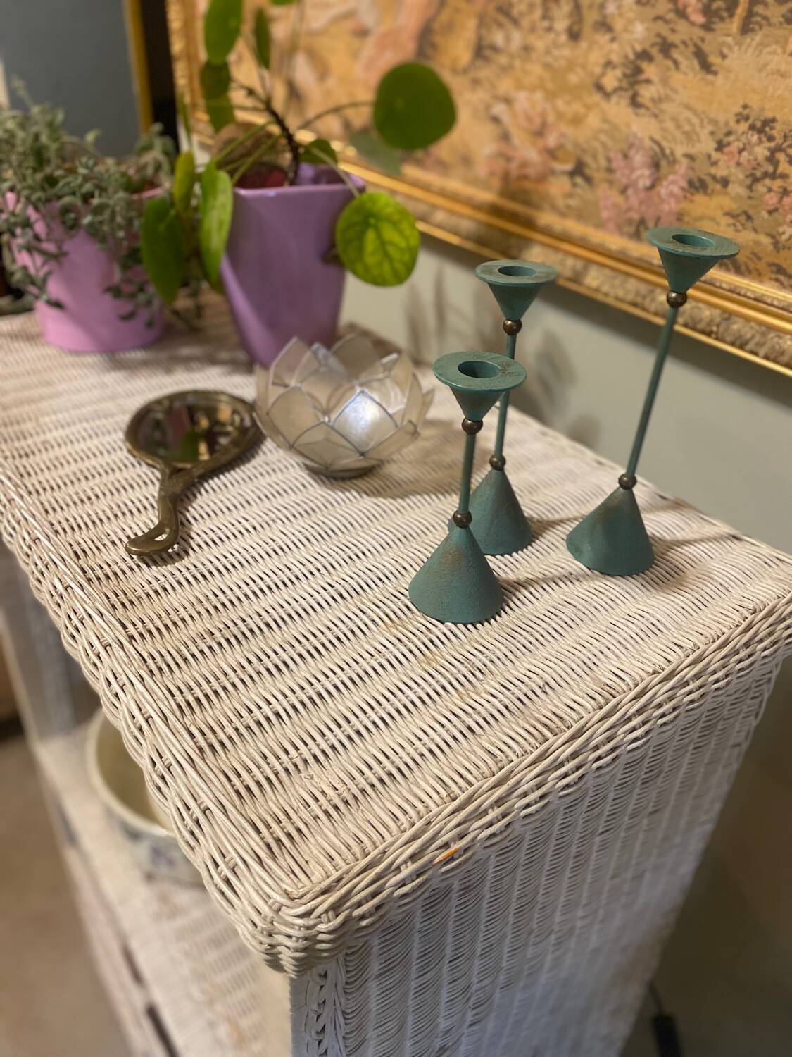 Meuble vintage en osier blanc