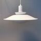 Lampe suspendue années 1970-80 du danois ES Horn, en belle laque blanche avec contraste violet/rouge
