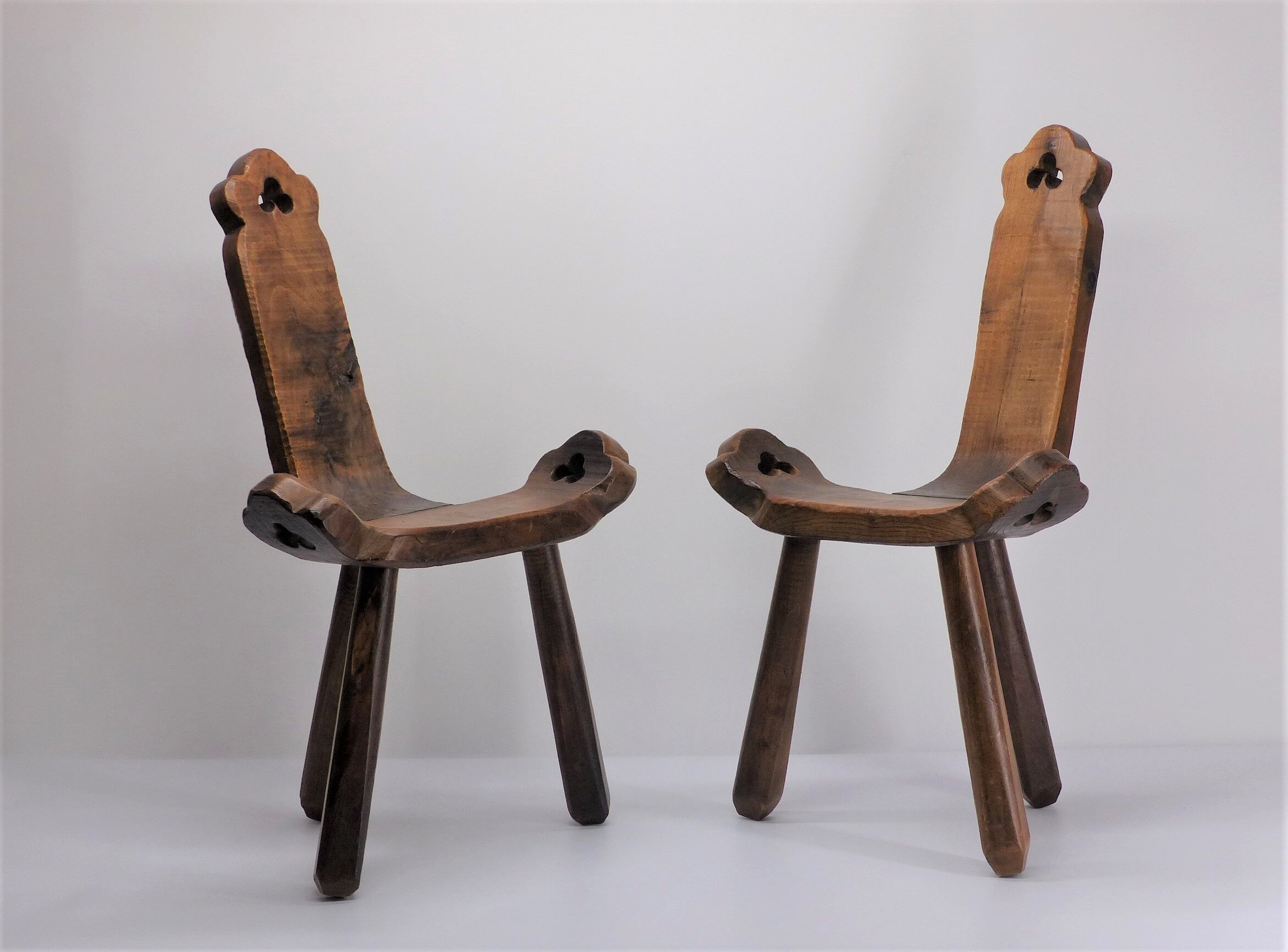 Paire de chaises brutalistes tripodes
