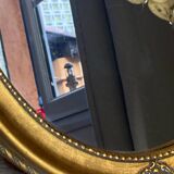 Oval-shaped gilded wooden mirror