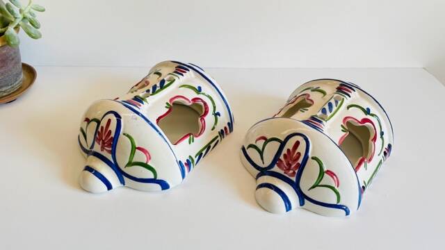 2 Vintage ceramic wall lights