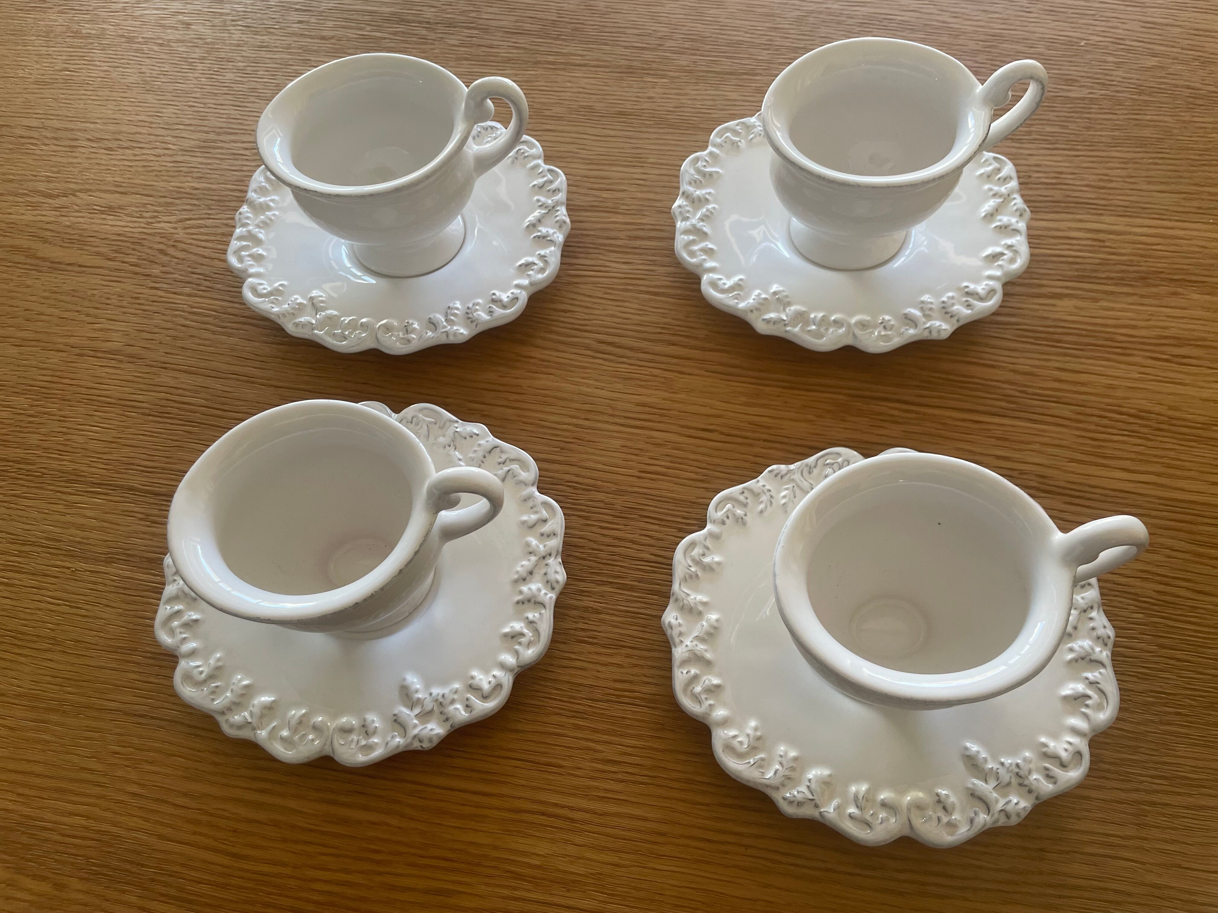 Lot de 4 tasses à thé et leur soucoupes