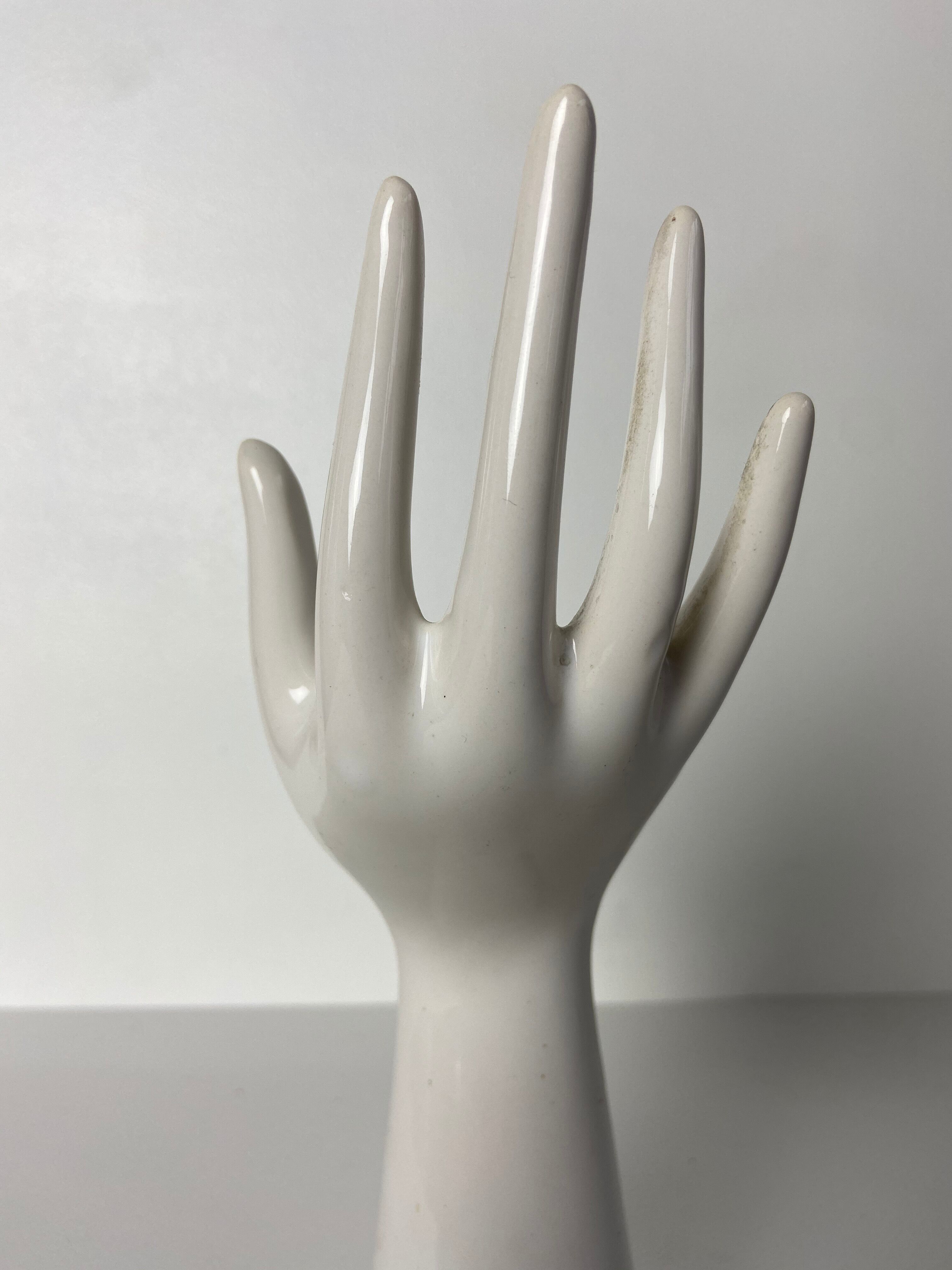 Hand vase in white earthenware