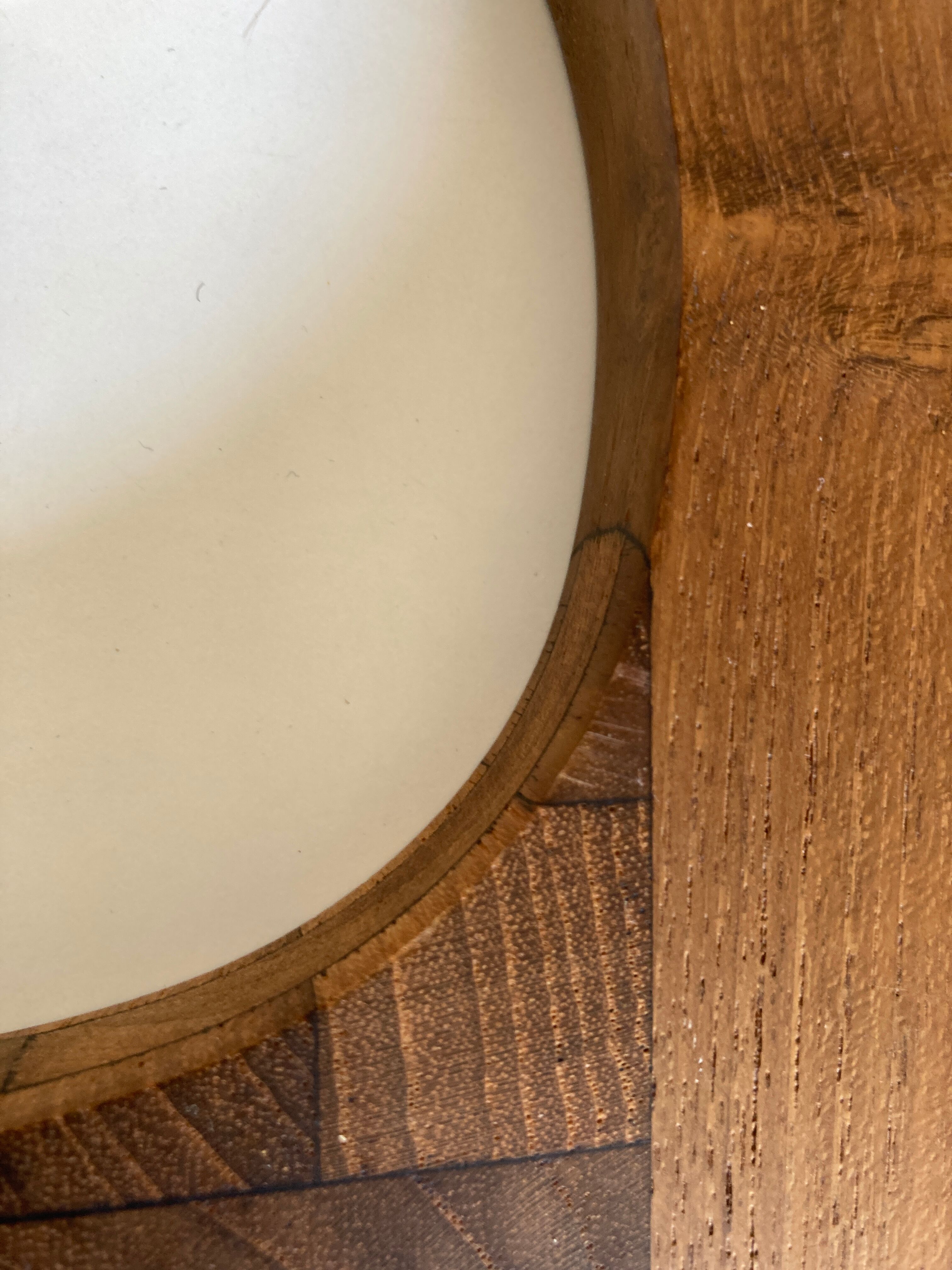 Planche à découper scandinave en bois debout