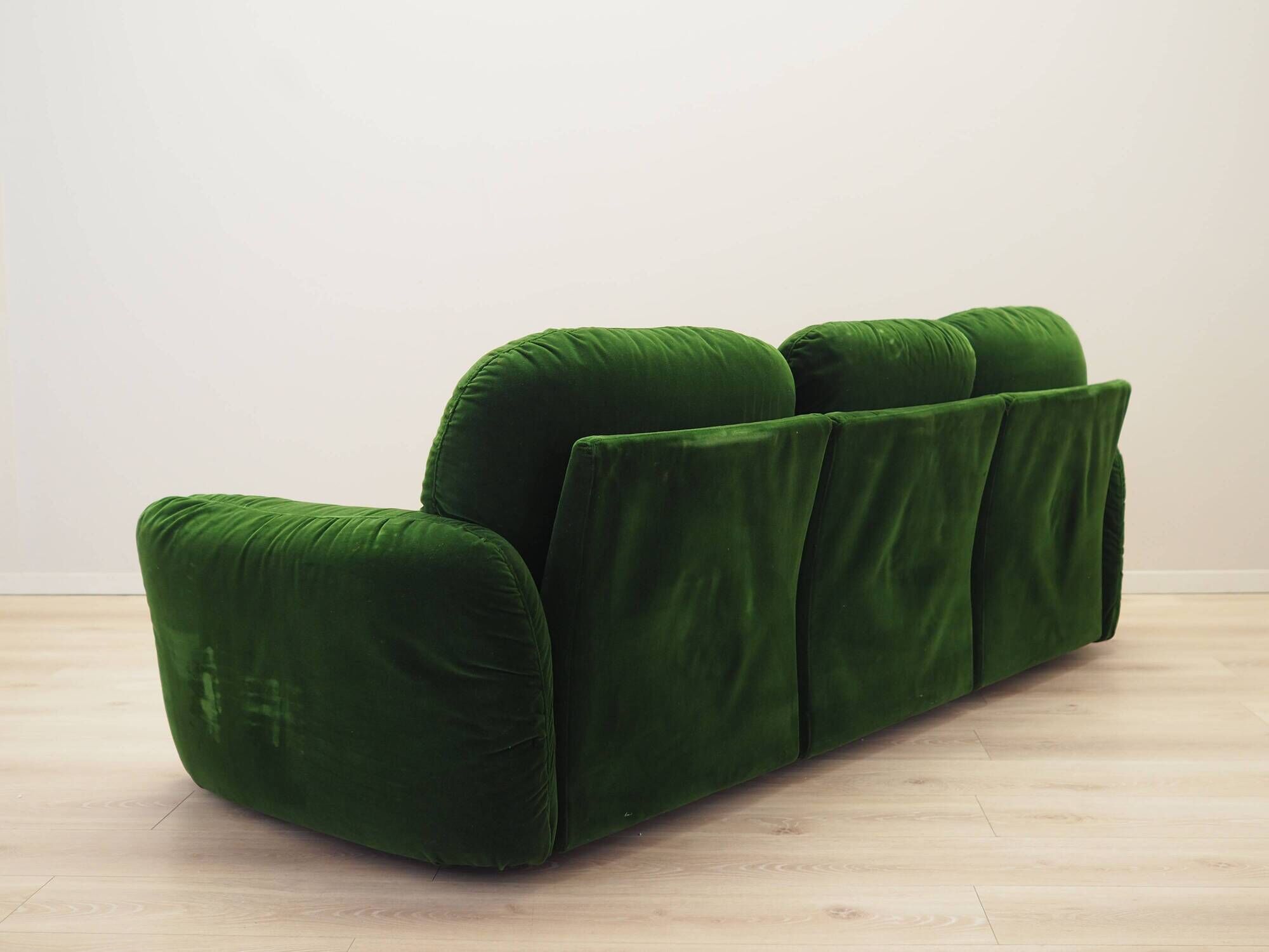 Green velour sofa, Italian design, 1970s, manufacturer: Busnelli, designer