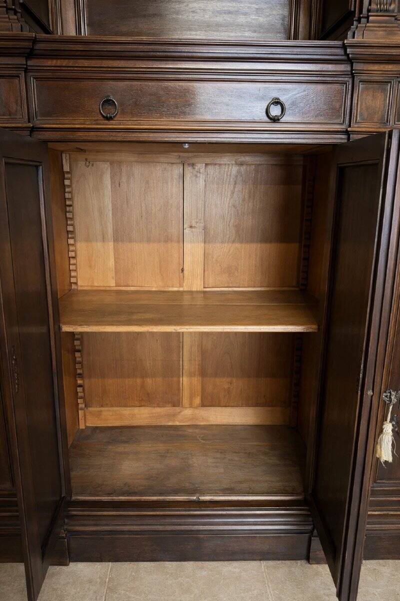Renaissance-style notary cabinet in solid walnut – 19th century