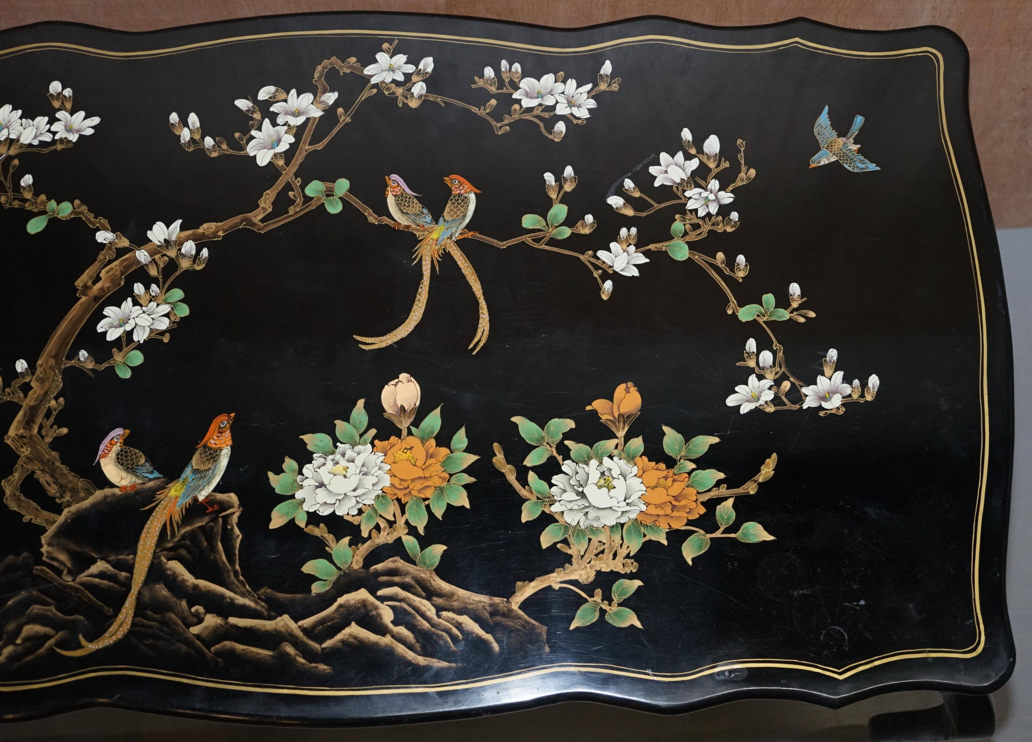 Bureau d'écriture vintage peint polychrome laqué noir avec oiseaux et fleurs