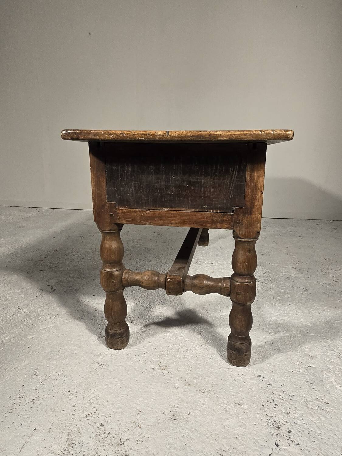 Tripod farmhouse table, 18th century.