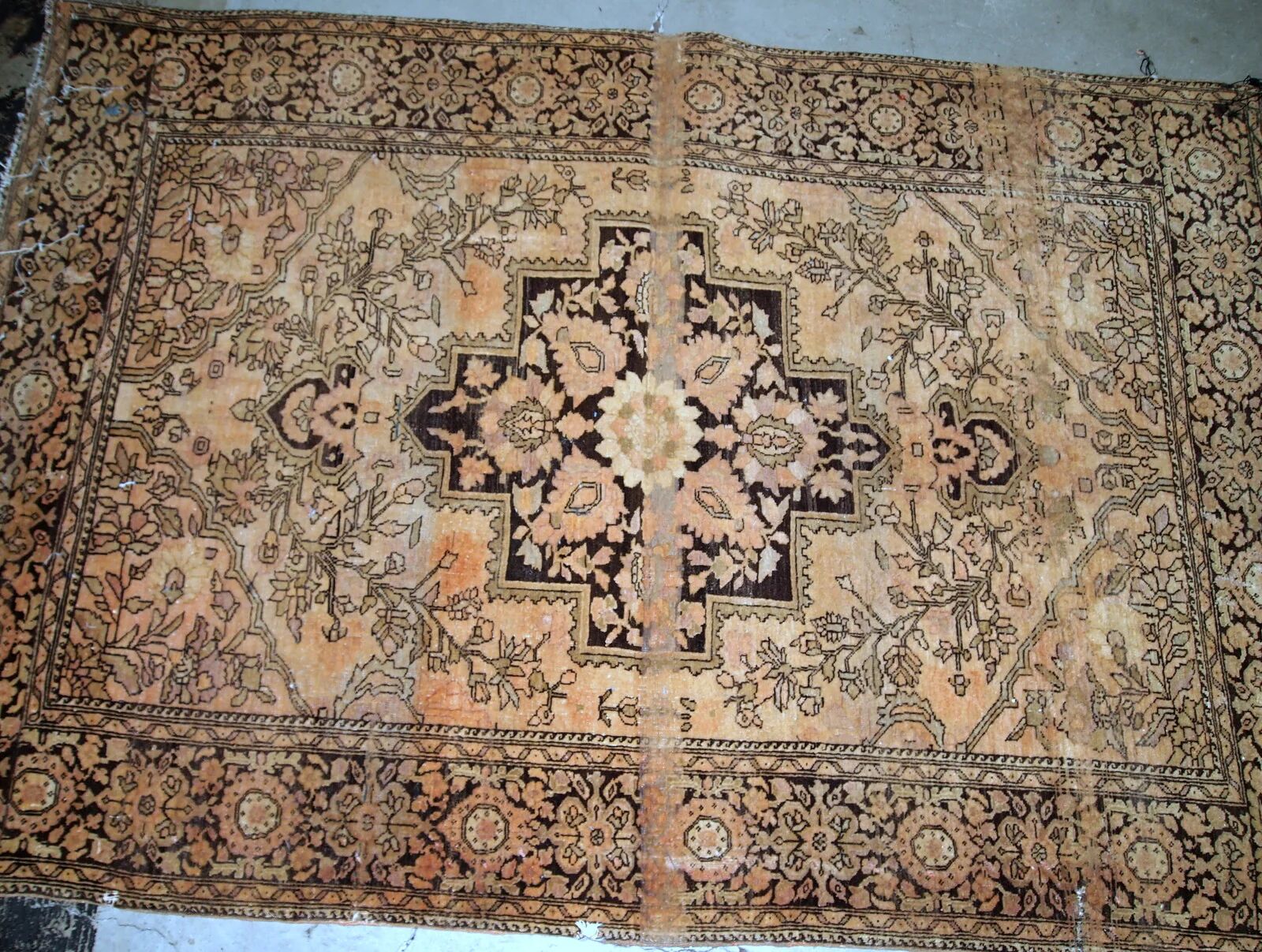 Handmade antique Persian Sarouk Farahan 3.4' x 5.3' (103cm x 161cm) 1880s - 1B733
