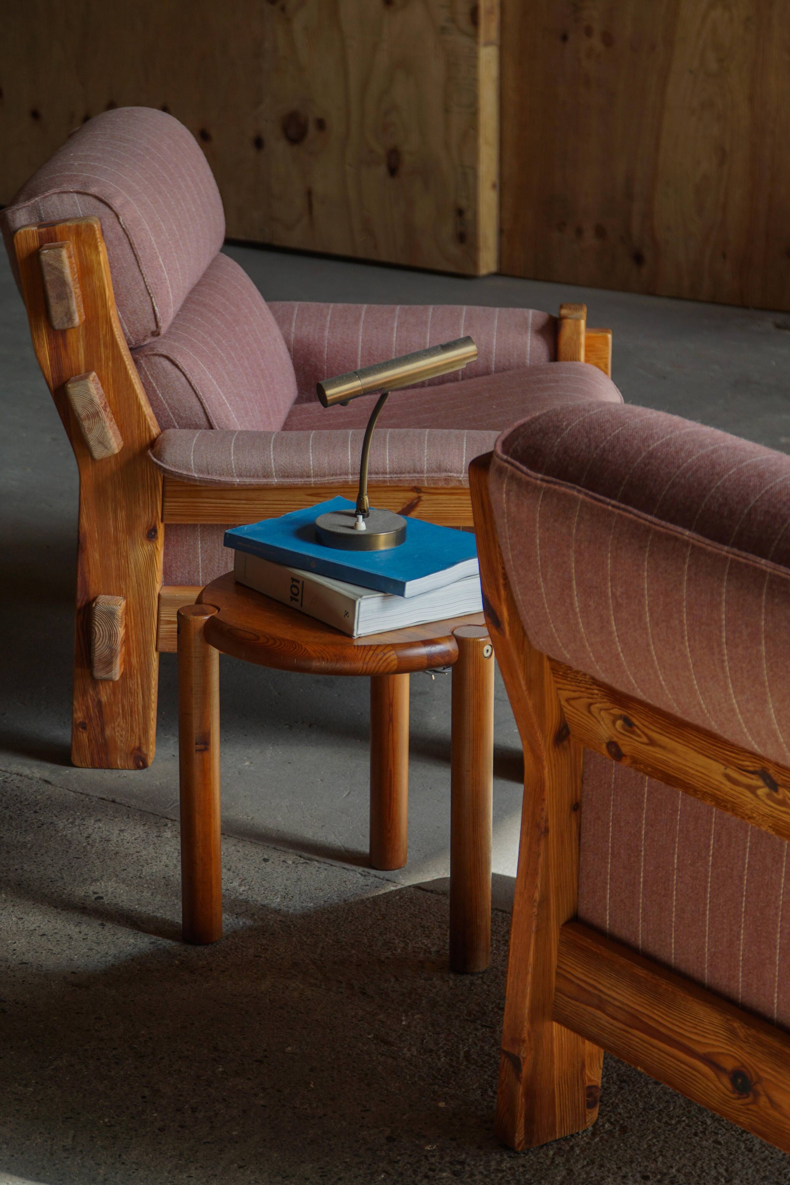 Modern Scandinavian tripod stool from the 20th century with a circular seat, 1970s.