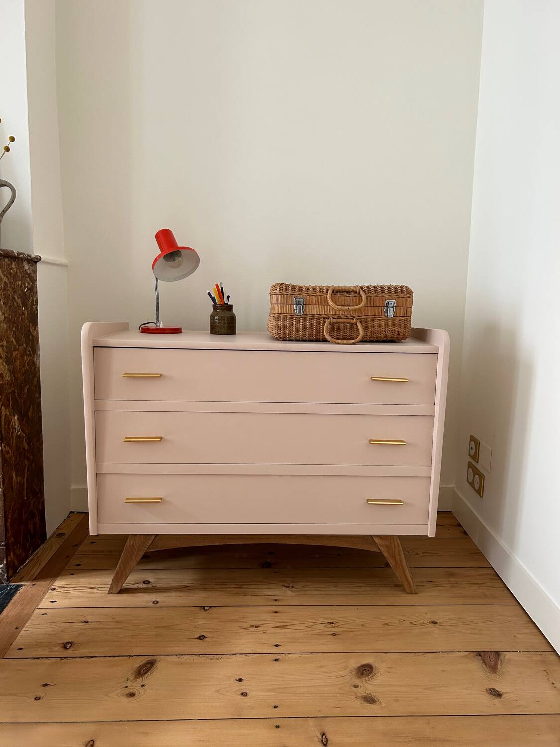 Vintage beige/rosé chest of drawers (farrow & ball)