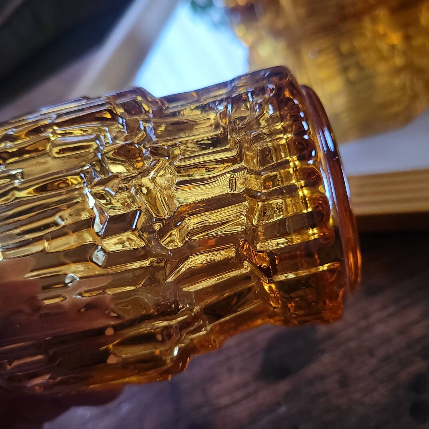 Verres ambrés en verre moulé. Années 60–70