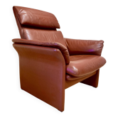 Adjustable and modular leather design armchair.