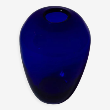 Vase en verre soufflé bleu cobalt - années 60/70