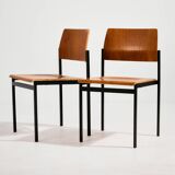 Chaise en teck sur base en métal