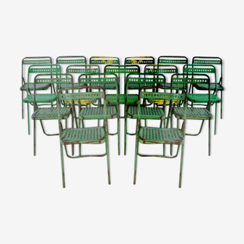 Lot of 17 folding metal chairs