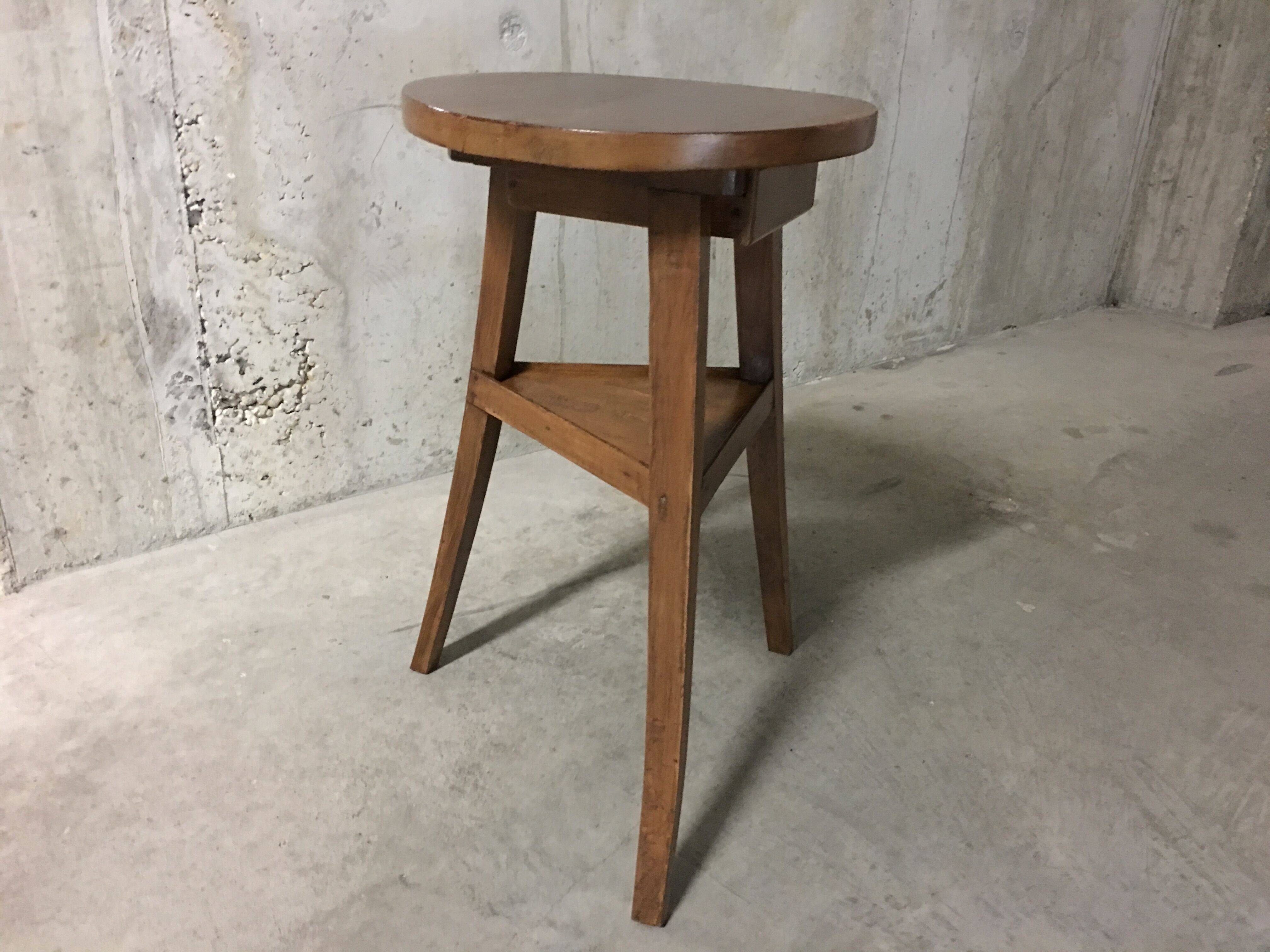 Table tripod 50 years