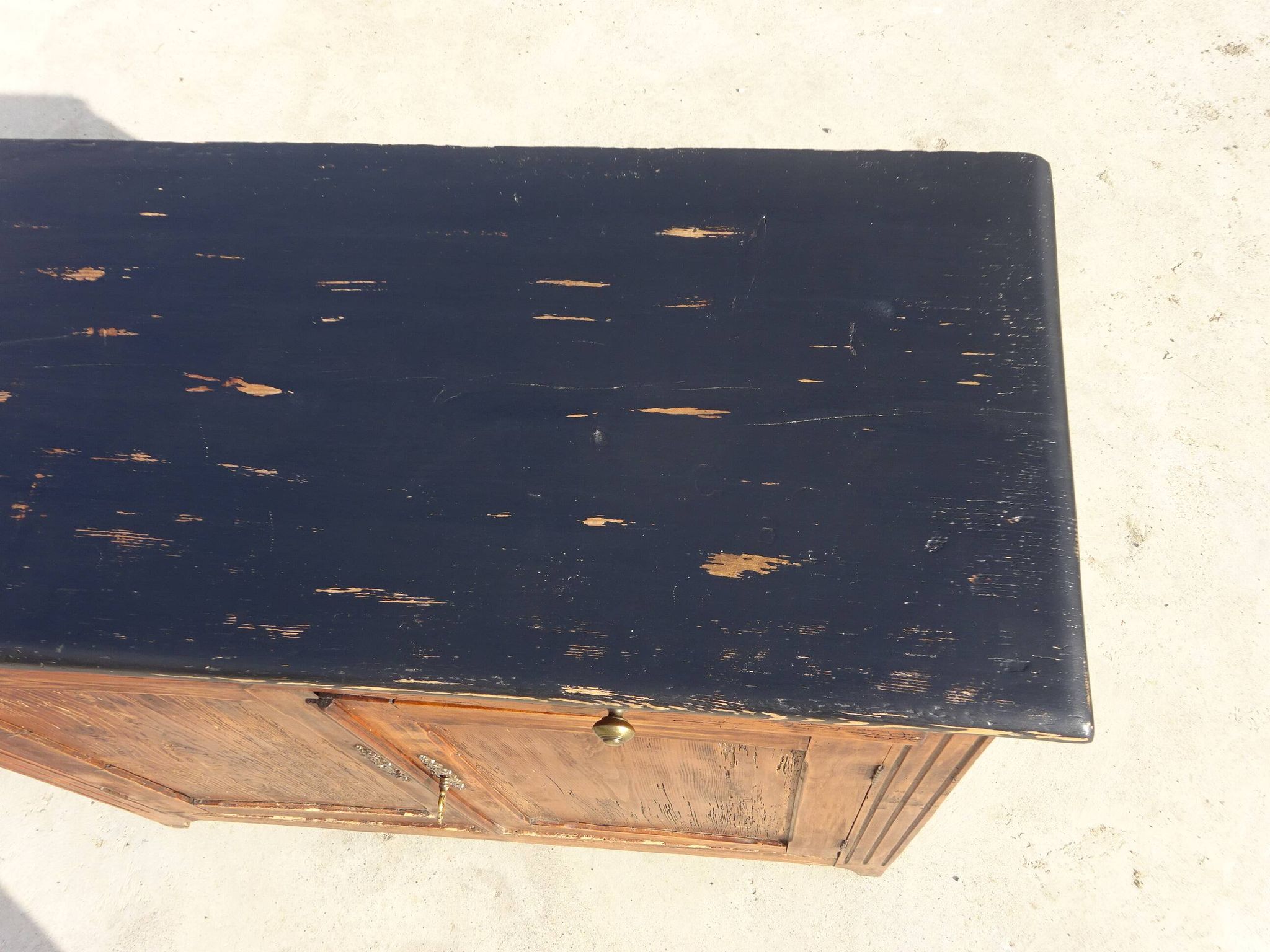 Ancien buffet parisien en pin