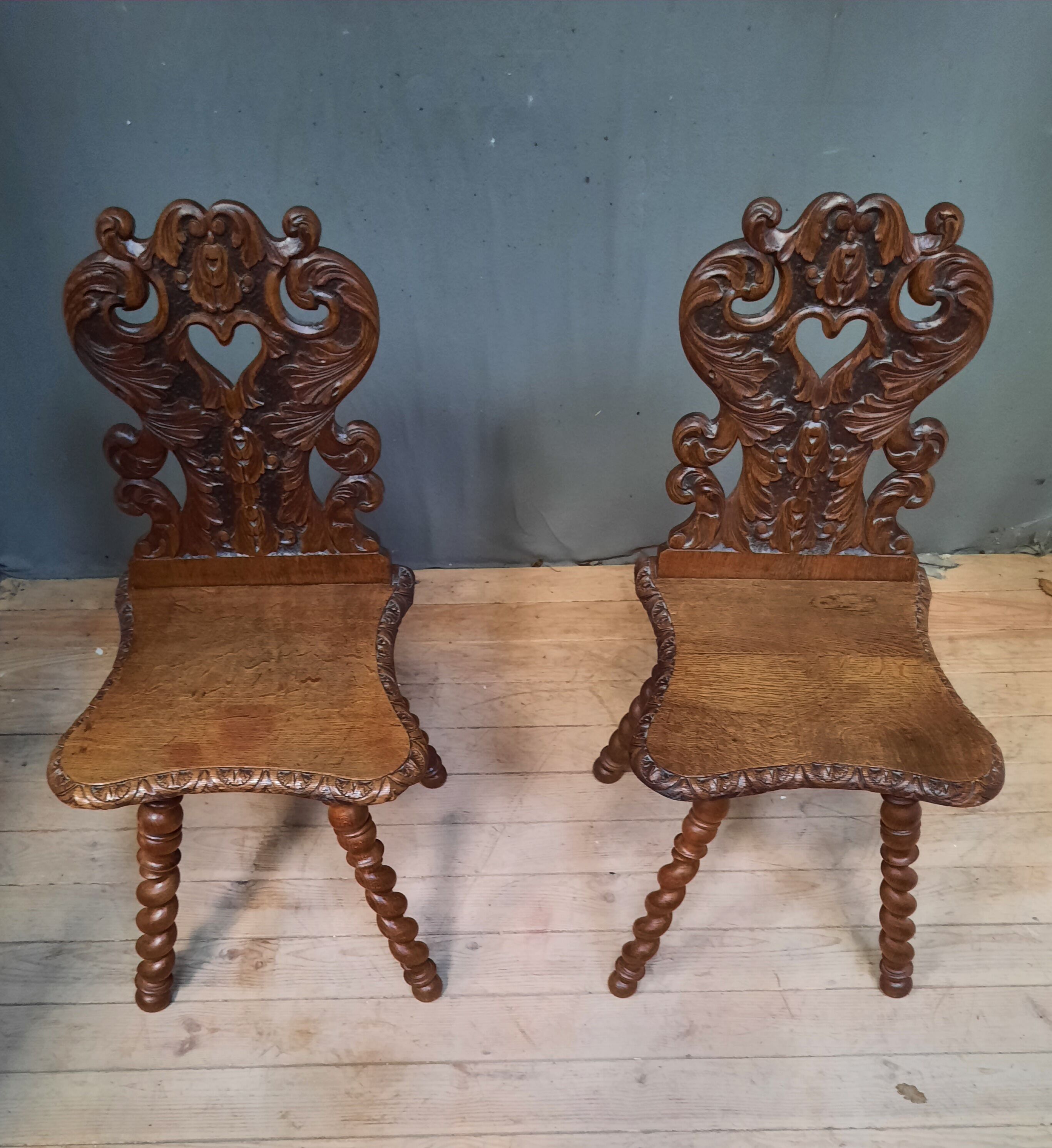 Pair of escabelle chair