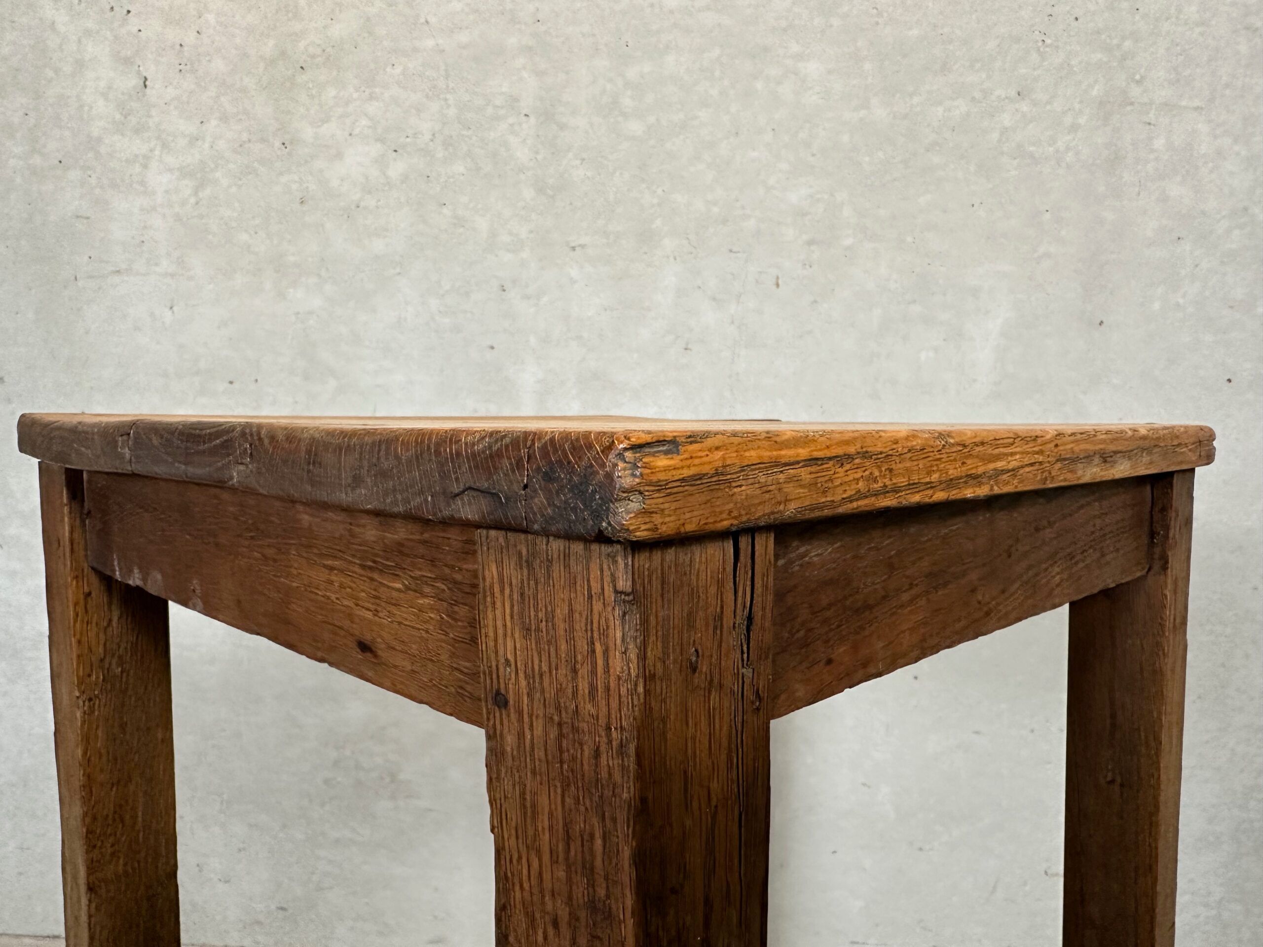 Brutalist side or plant table – oak