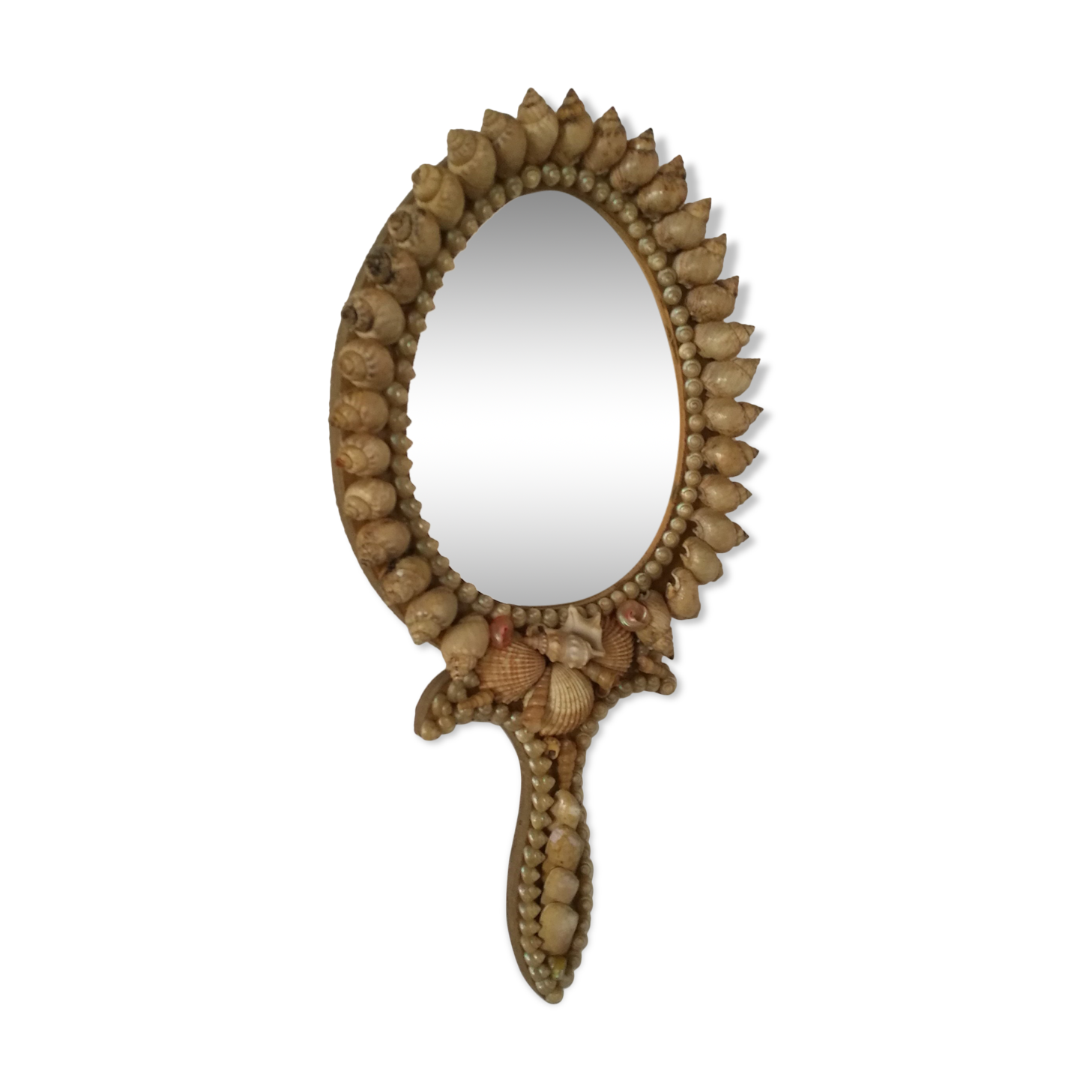 Mirror, face-to-hand seashells