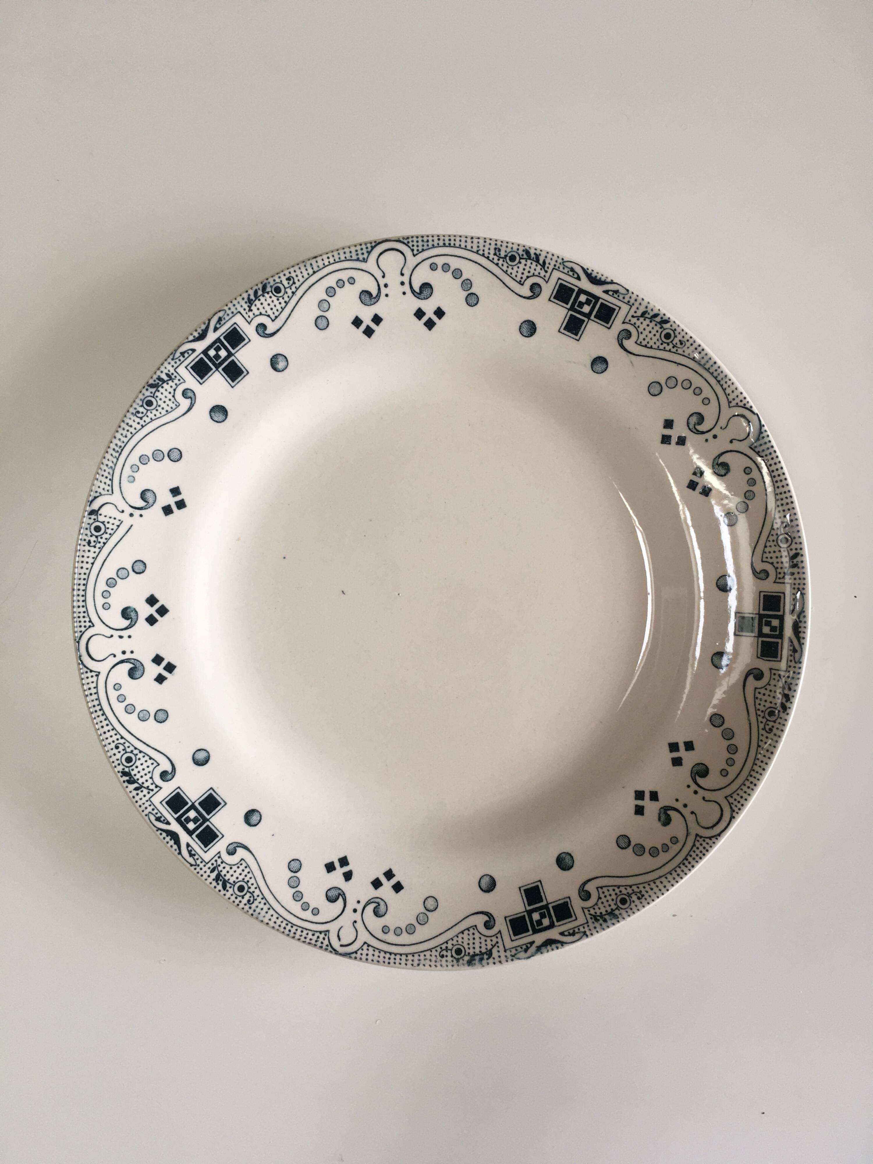 8 plates Moroccan model in earthenware - French manufacture