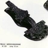 Pince à courrier en bronze patiné « fibule mérovingienne n° 221 » max le verrier
