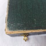 12 mother-of-pearl knives, early mid-20th century