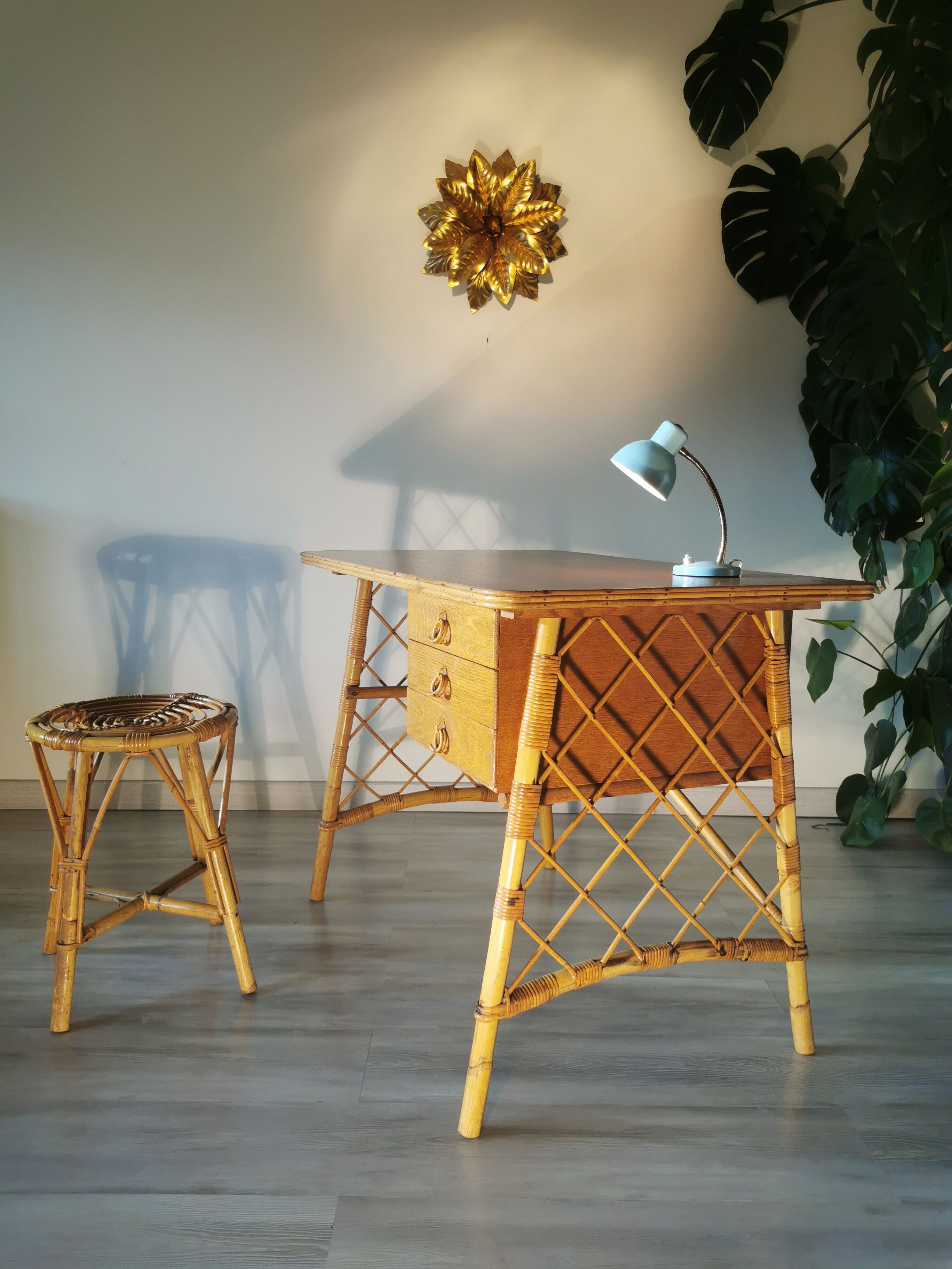 Louis Sognot desk and his stool, in rattan, 1960