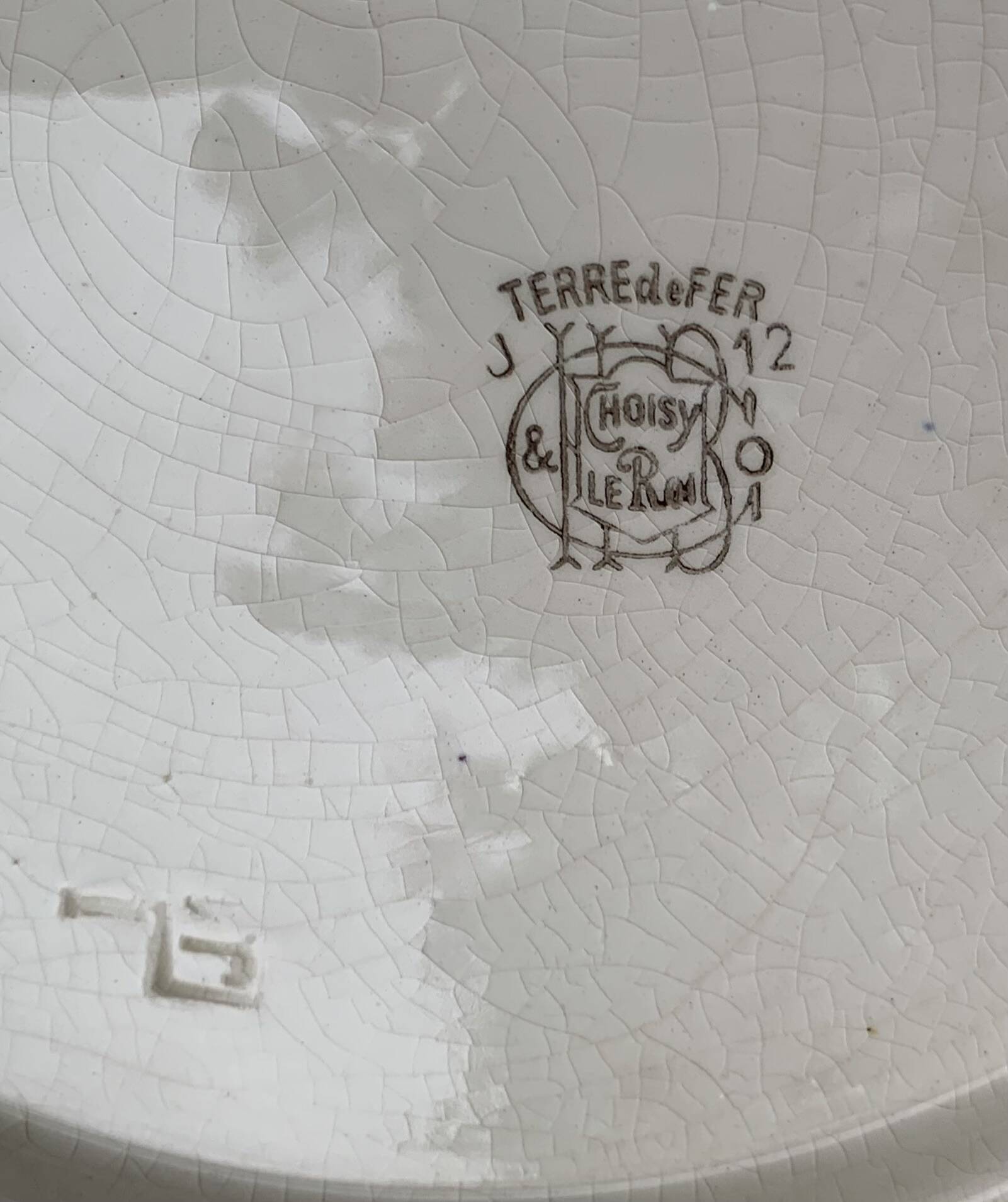 Plate with iron rose motifs, hb, Choisy le roi art deco